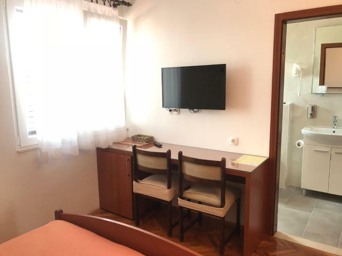 Villa Lucia Premium Rooms Primosten Bagian luar foto